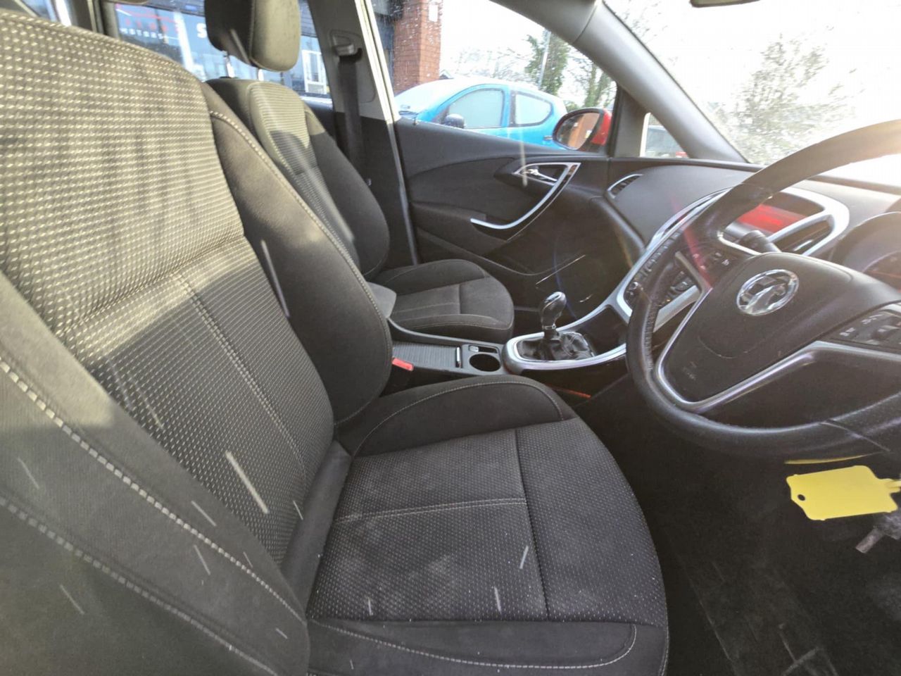 Vauxhall Astra 1.4 16v SRi Euro 5 5dr - Picture 12 of 17