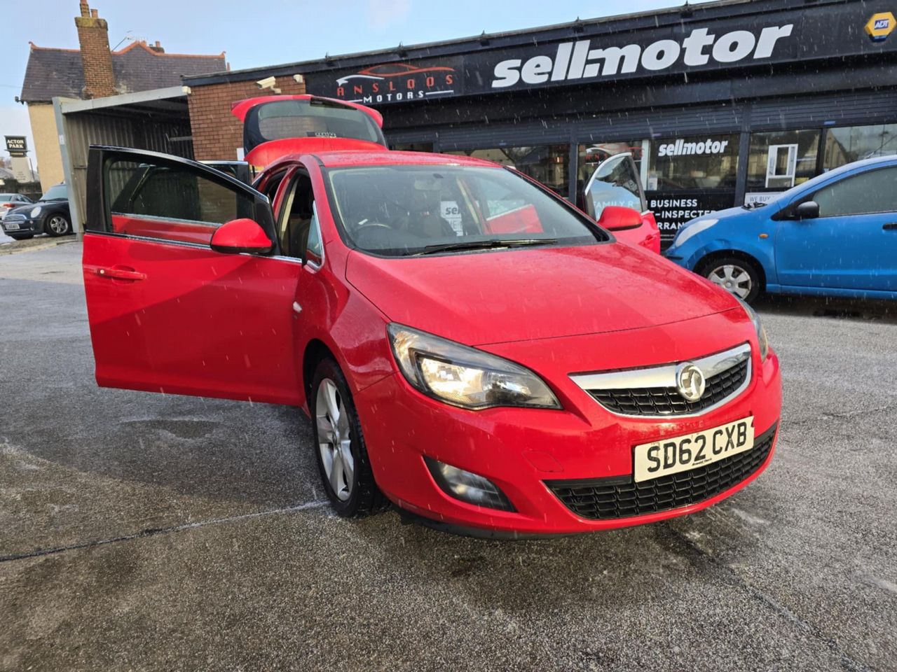 Vauxhall Astra 1.4 16v SRi Euro 5 5dr - Picture 2 of 17