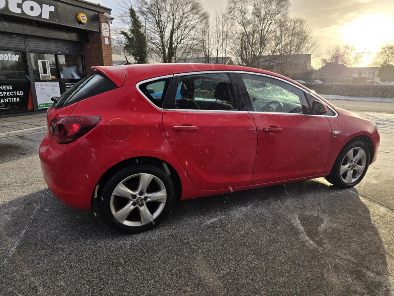 Vauxhall Astra 1.4 16v SRi Euro 5 5dr - Picture 9 of 17