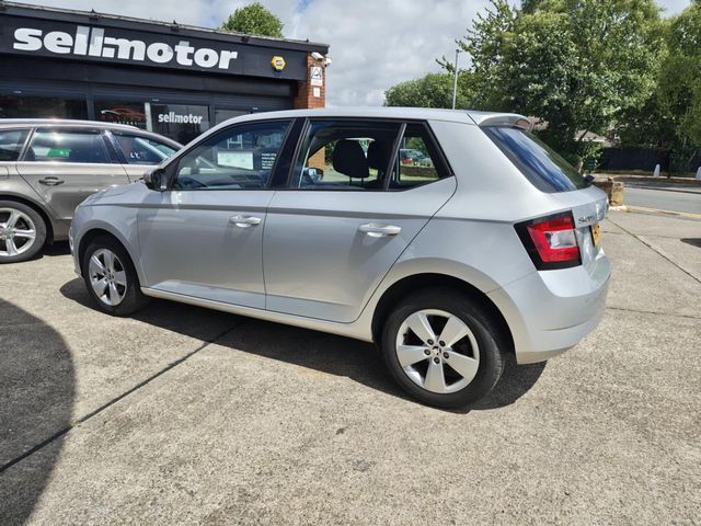 Skoda Fabia 1.4 TDI SE Euro 6 (s/s) 5dr (2015) - Picture 11