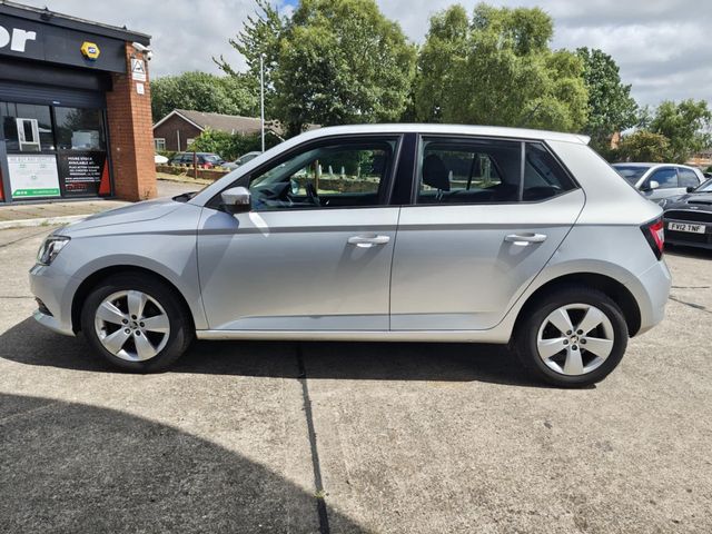 Skoda Fabia 1.4 TDI SE Euro 6 (s/s) 5dr (2015) - Picture 12