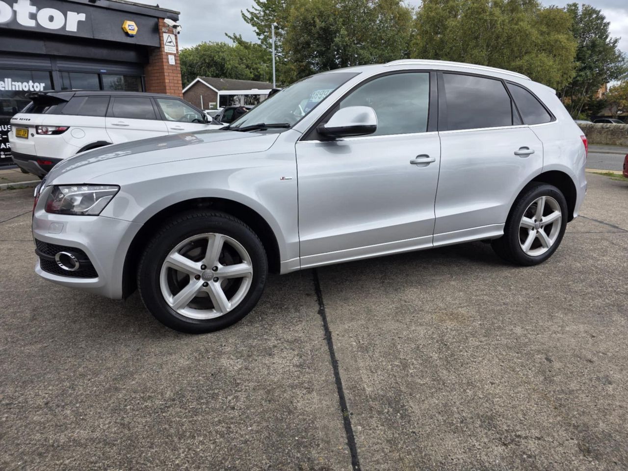 Audi Q5 2.0 TDI S line quattro Euro 5 (s/s) 5dr - Picture 6 of 18
