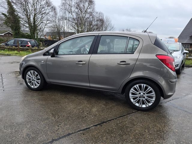 Vauxhall Corsa 1.4 16V SE Auto Euro 5 5dr (2012) - Picture 16