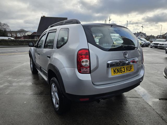 Dacia Duster 1.5 dCi Ambiance Euro 5 5dr (2013) - Picture 2