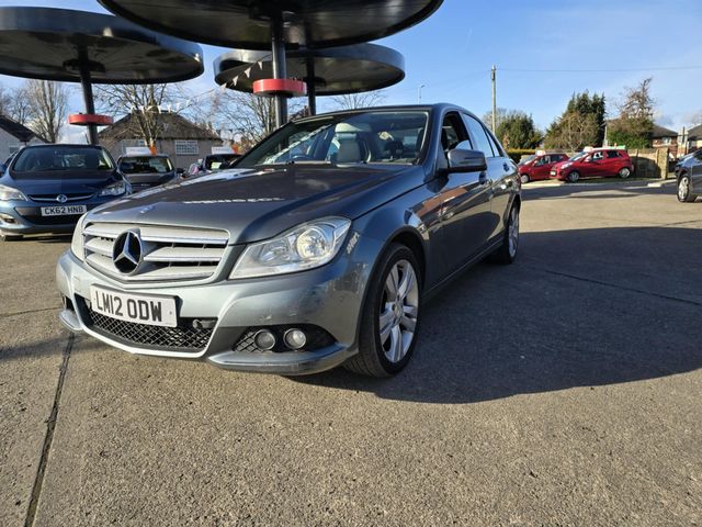 Mercedes-Benz C Class 2.1 C220 CDI BlueEfficiency SE Euro 5 (s/s) 4dr (2012) - Picture 3