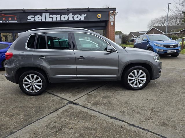 Volkswagen Tiguan 2.0 TDI BlueMotion Tech Match 4WD Euro 5 (s/s) 5dr (2015) - Picture 5