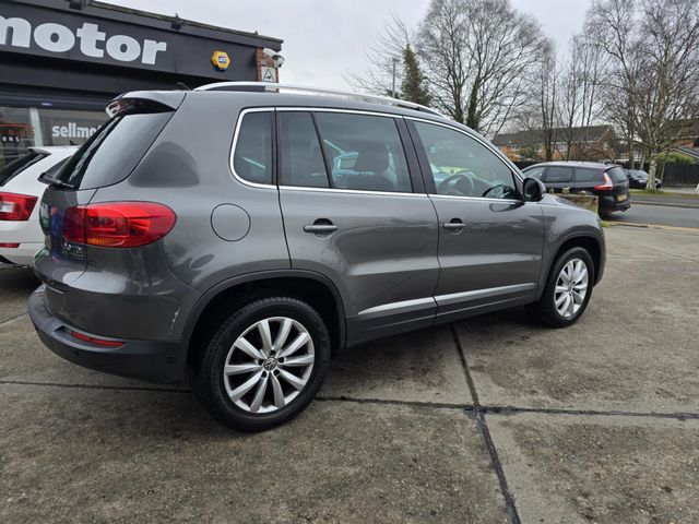 Volkswagen Tiguan 2.0 TDI BlueMotion Tech Match 4WD Euro 5 (s/s) 5dr (2015) - Picture 7