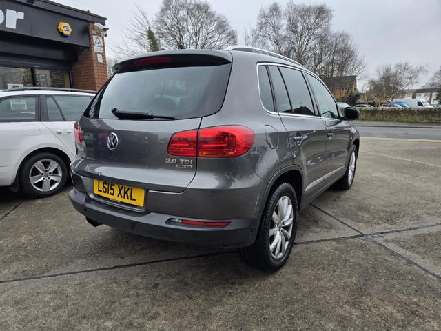 Volkswagen Tiguan 2.0 TDI BlueMotion Tech Match 4WD Euro 5 (s/s) 5dr (2015) - Picture 9