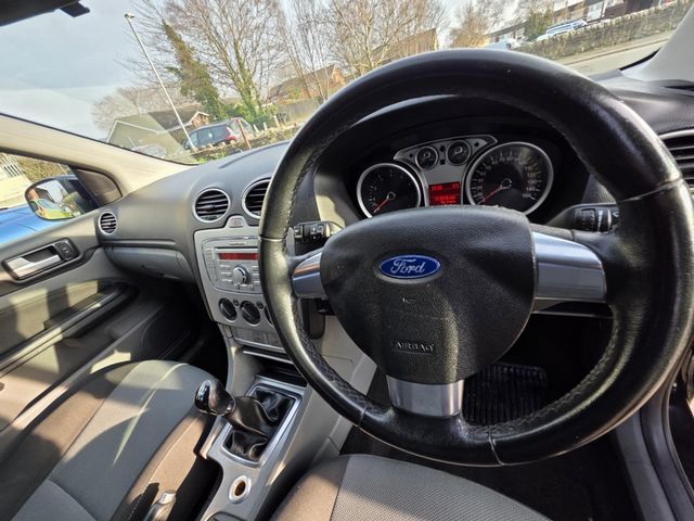 Ford Focus 1.6 Zetec 5dr (2009) - Picture 12
