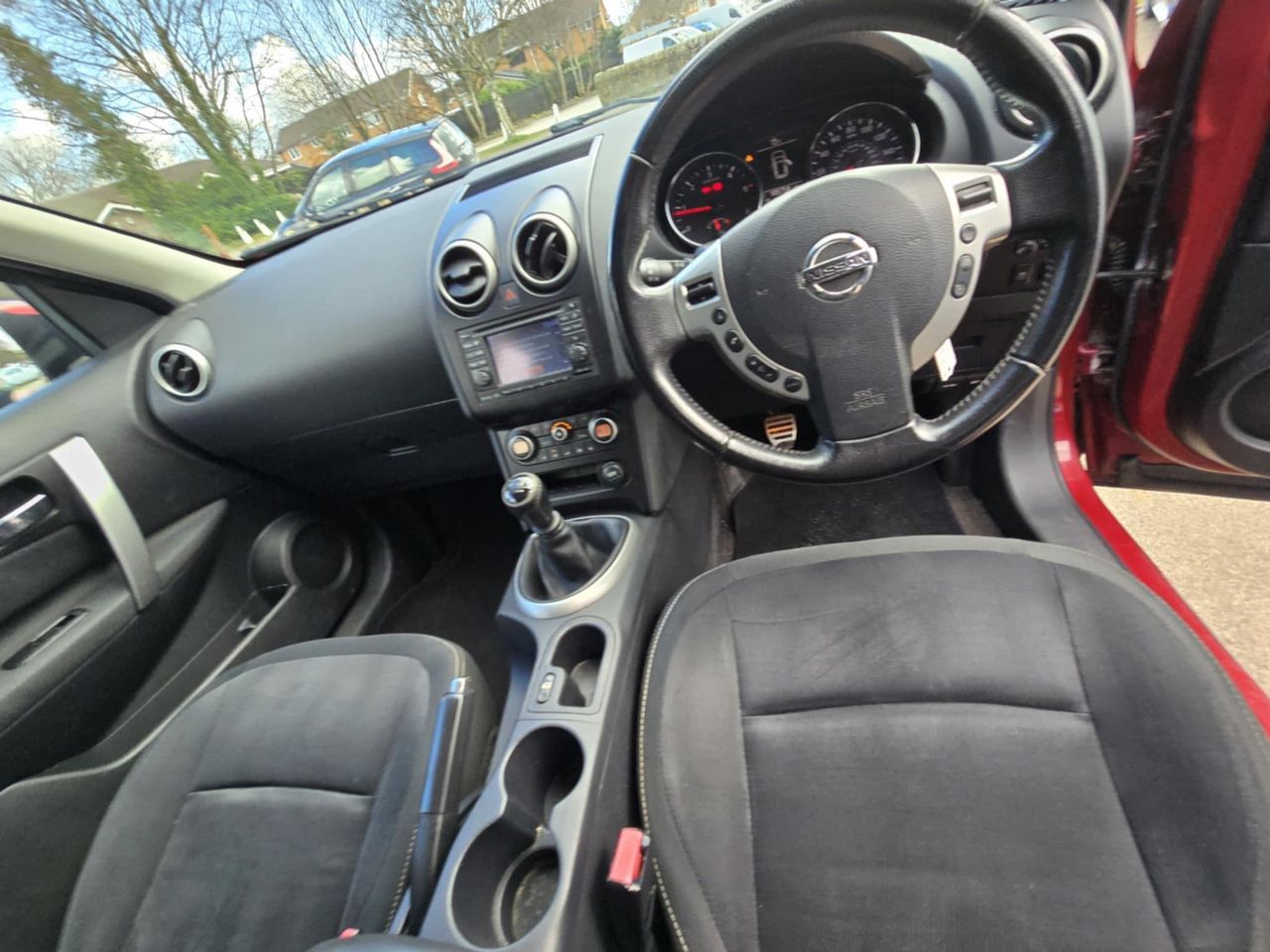 Nissan Qashqai 1.5 dCi n-tec 2WD Euro 4 5dr - Picture 11 of 18