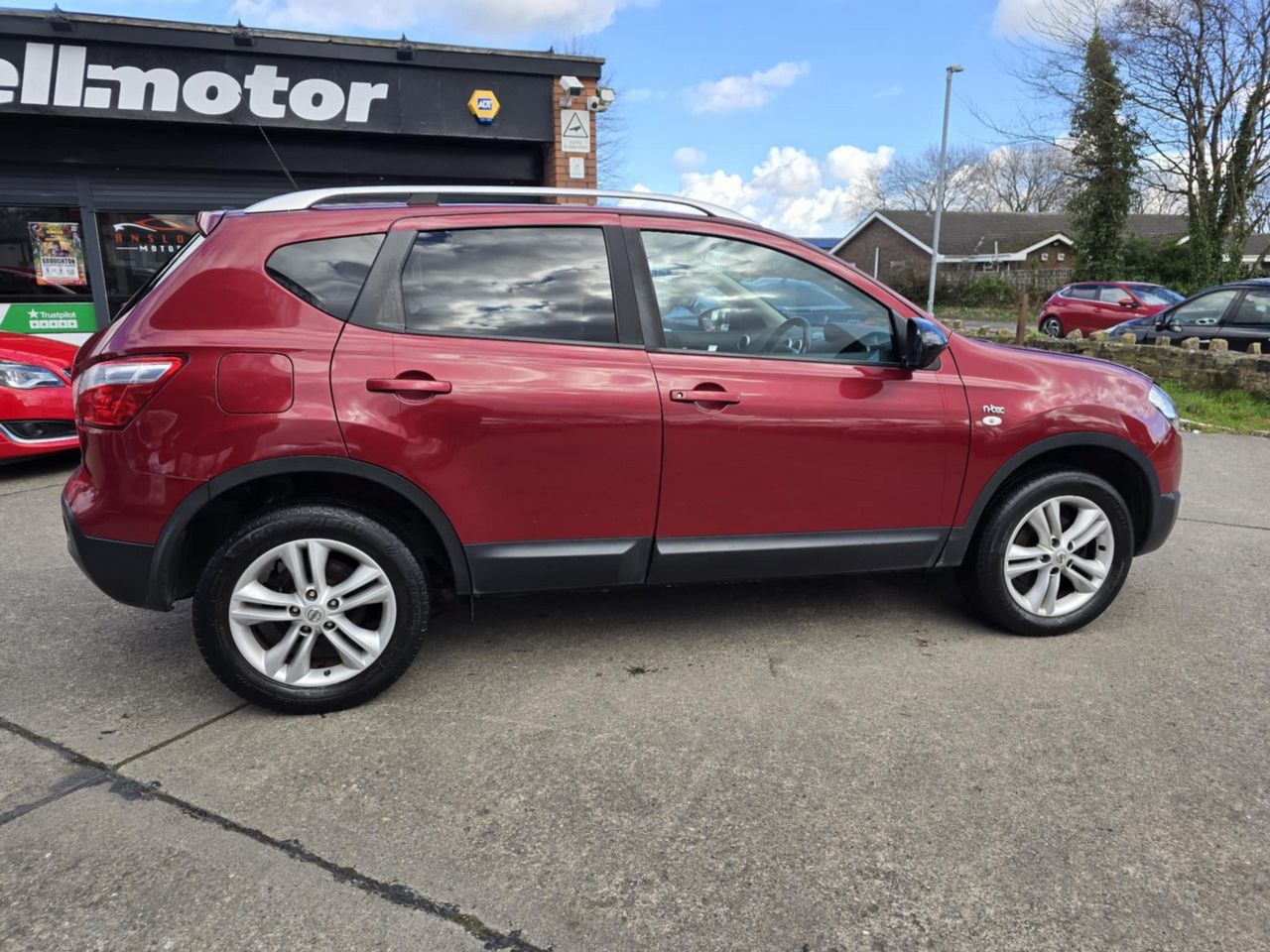 Nissan Qashqai 1.5 dCi n-tec 2WD Euro 4 5dr - Picture 2 of 18