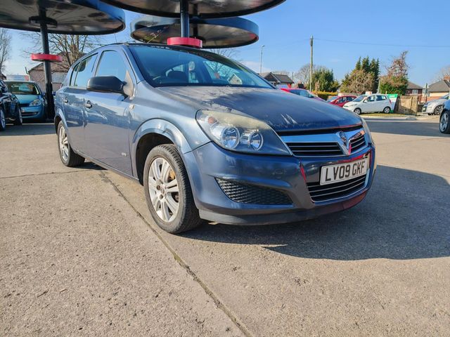 Vauxhall Astra 1.6i 16v Life 5dr (2009) - Picture 3