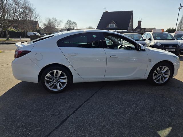 Vauxhall Insignia 1.8i SRi Nav Euro 6 5dr (2016) - Picture 13
