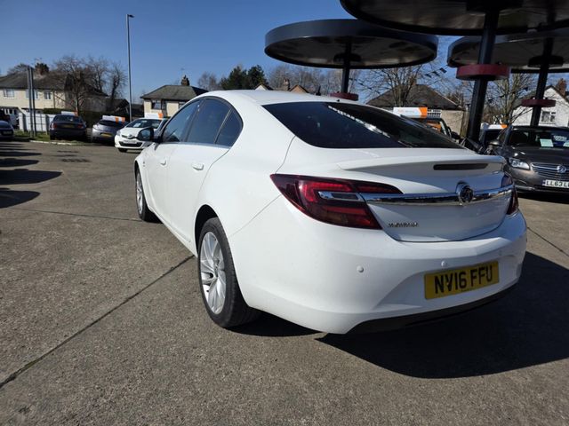 Vauxhall Insignia 1.8i SRi Nav Euro 6 5dr (2016) - Picture 17