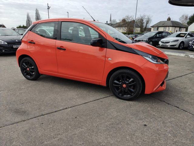 Toyota AYGO 1.0 VVT-i x-cite Euro 5 5dr Euro 5 (2015) - Picture 10