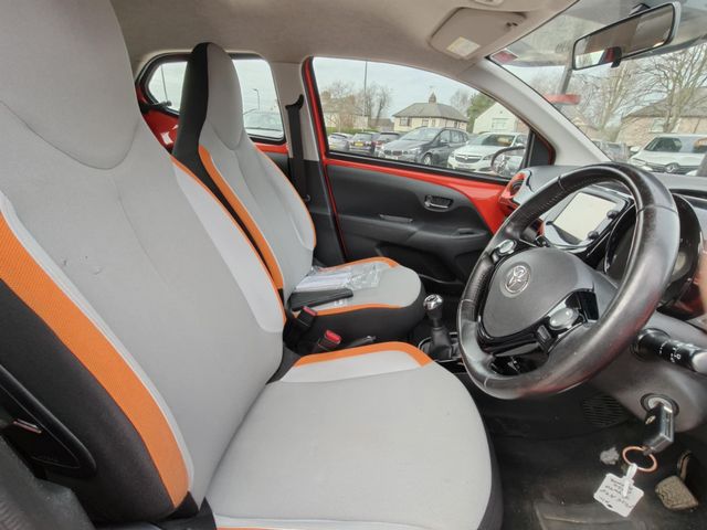 Toyota AYGO 1.0 VVT-i x-cite Euro 5 5dr Euro 5 (2015) - Picture 14