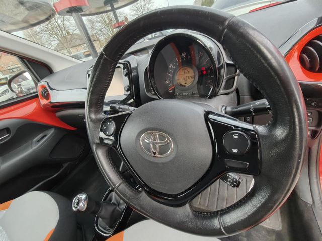 Toyota AYGO 1.0 VVT-i x-cite Euro 5 5dr Euro 5 (2015) - Picture 15