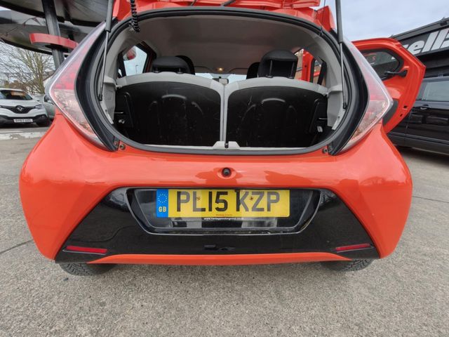 Toyota AYGO 1.0 VVT-i x-cite Euro 5 5dr Euro 5 (2015) - Picture 5