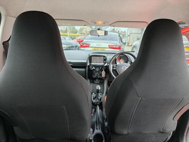 Toyota AYGO 1.0 VVT-i x-cite Euro 5 5dr Euro 5 (2015) - Picture 6