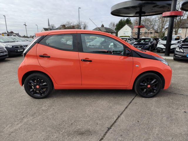 Toyota AYGO 1.0 VVT-i x-cite Euro 5 5dr Euro 5 (2015) - Picture 8