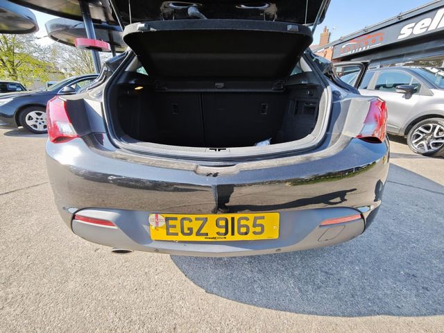 Vauxhall Astra GTC 1.4i Turbo SRi Euro 6 (s/s) 3dr (2017) - Picture 13
