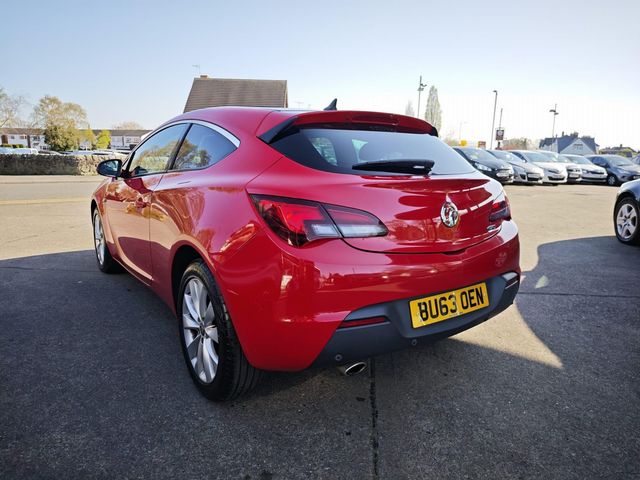 Vauxhall Astra GTC 2.0 CDTi SRi Euro 5 (s/s) 3dr (2013) - Picture 11