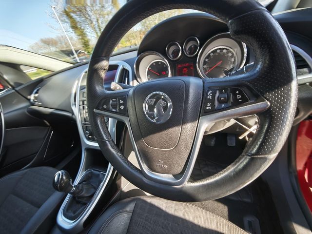 Vauxhall Astra GTC 2.0 CDTi SRi Euro 5 (s/s) 3dr (2013) - Picture 16