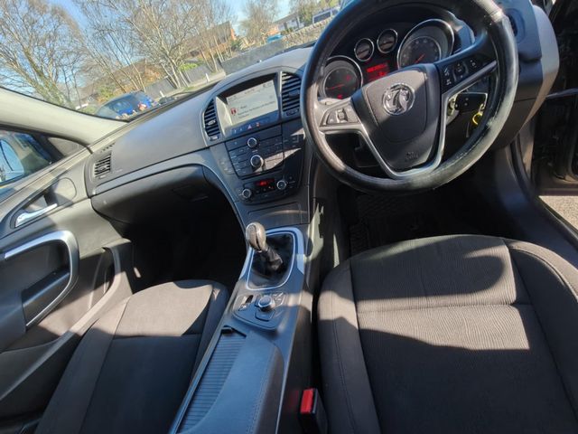 Vauxhall Insignia 2.0 CDTi ecoFLEX Exclusiv Nav Sports Tourer Euro 5 (s/s) 5dr (2012) - Picture 14