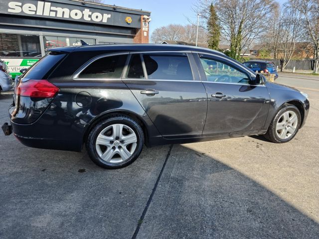 Vauxhall Insignia 2.0 CDTi ecoFLEX Exclusiv Nav Sports Tourer Euro 5 (s/s) 5dr (2012) - Picture 16