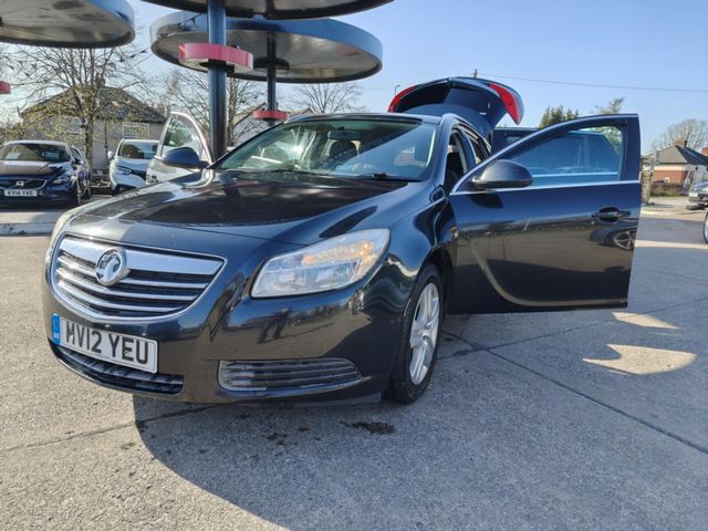 Vauxhall Insignia 2.0 CDTi ecoFLEX Exclusiv Nav Sports Tourer Euro 5 (s/s) 5dr (2012) - Picture 2