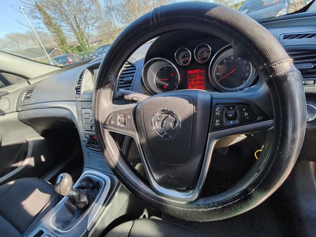 Vauxhall Insignia 2.0 CDTi ecoFLEX Exclusiv Nav Sports Tourer Euro 5 (s/s) 5dr (2012) - Picture 3