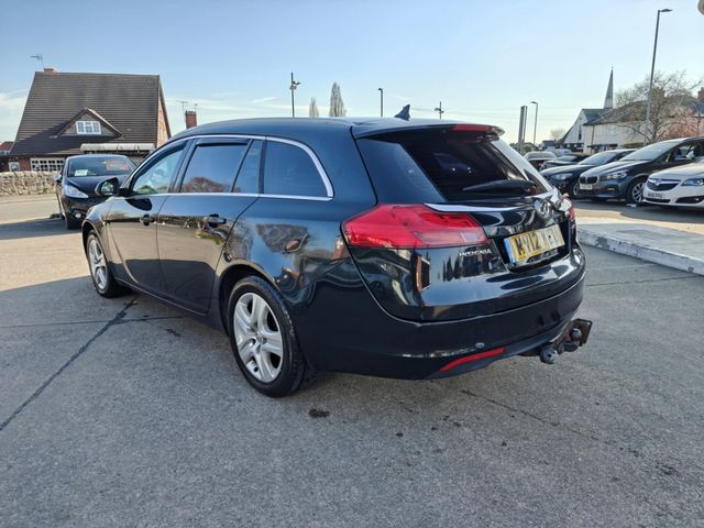Vauxhall Insignia 2.0 CDTi ecoFLEX Exclusiv Nav Sports Tourer Euro 5 (s/s) 5dr (2012) - Picture 7