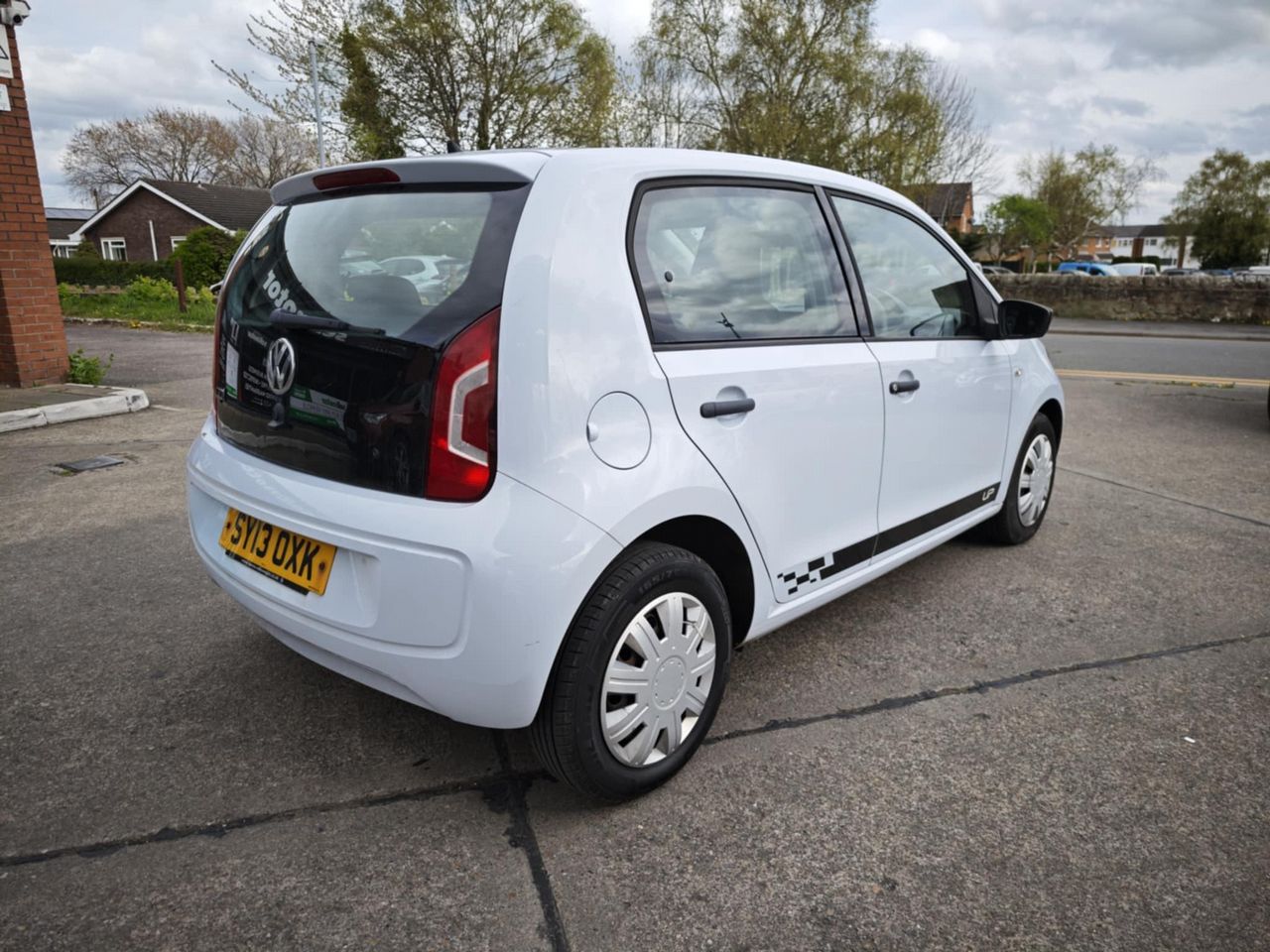 Volkswagen up! 1.0 Take up! Euro 5 5dr - Picture 12 of 27