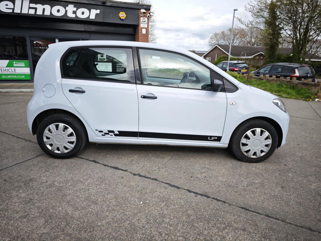 Volkswagen up! 1.0 Take up! Euro 5 5dr - Picture 13 of 27