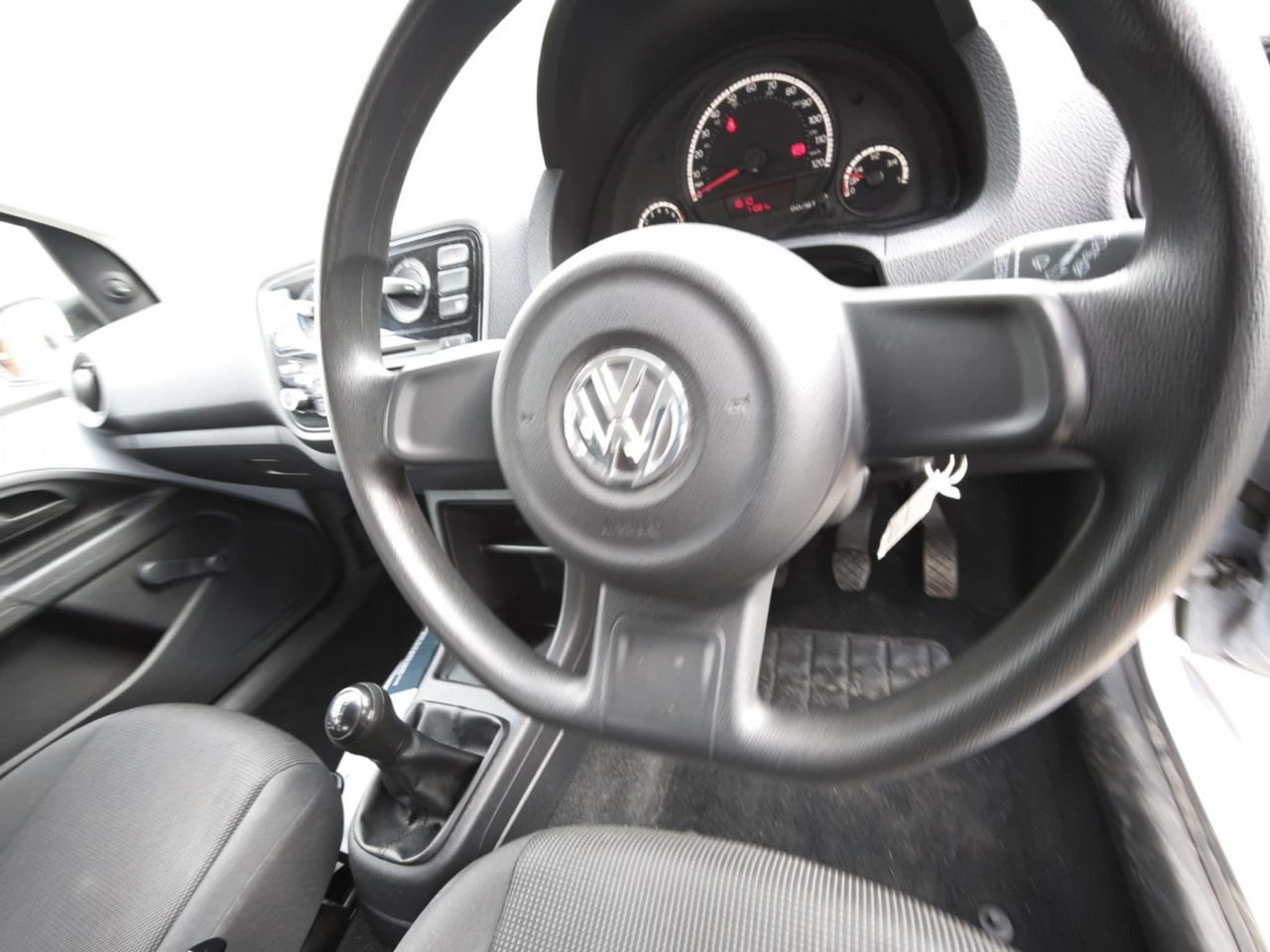 Volkswagen up! 1.0 Take up! Euro 5 5dr - Picture 15 of 27