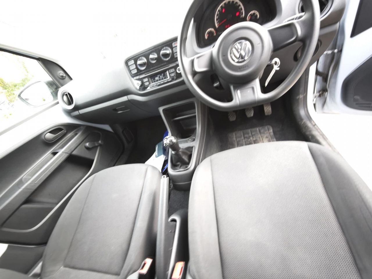 Volkswagen up! 1.0 Take up! Euro 5 5dr - Picture 17 of 27