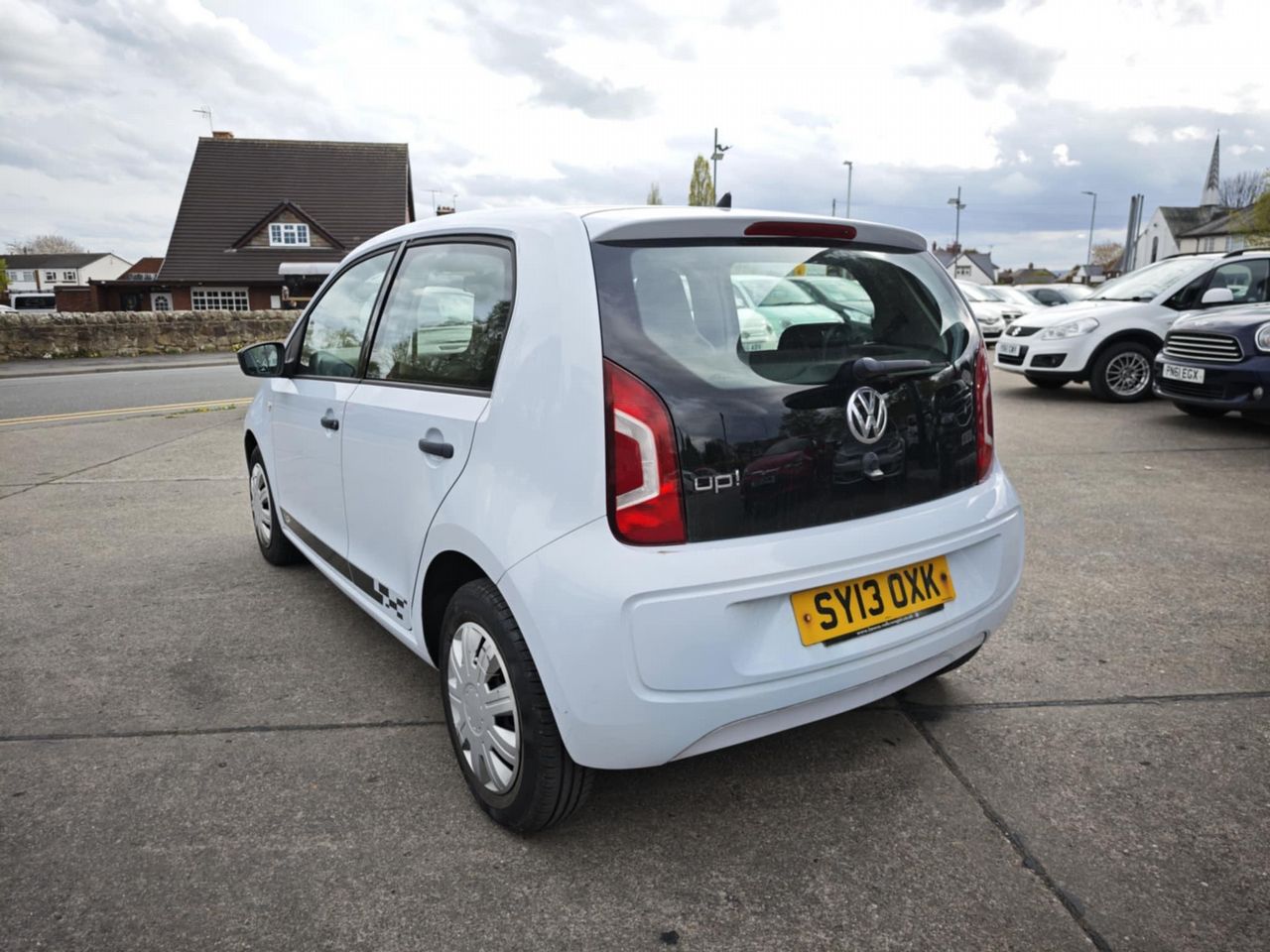 Volkswagen up! 1.0 Take up! Euro 5 5dr - Picture 9 of 27