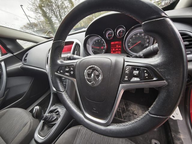 Vauxhall Astra GTC 1.4T 16V Sport Euro 5 (s/s) 3dr (2015) - Picture 13