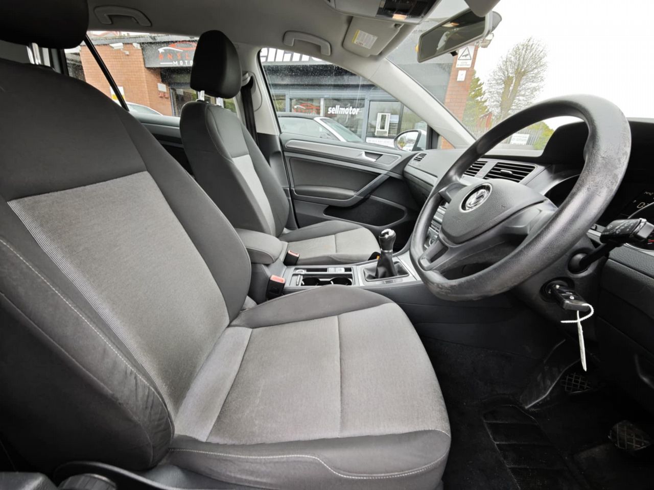 Volkswagen Golf 1.6 TDI BlueMotion Tech S Euro 5 (s/s) 5dr - Picture 13 of 19