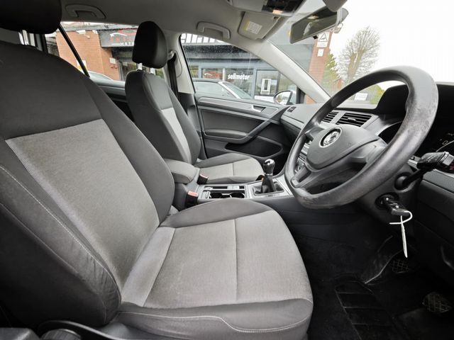 Volkswagen Golf 1.6 TDI BlueMotion Tech S Euro 5 (s/s) 5dr (2013) - Picture 13