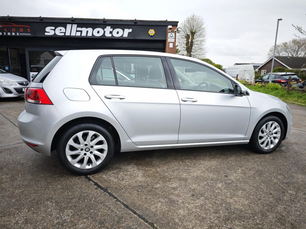 Volkswagen Golf 1.6 TDI BlueMotion Tech S Euro 5 (s/s) 5dr - Picture 16 of 19