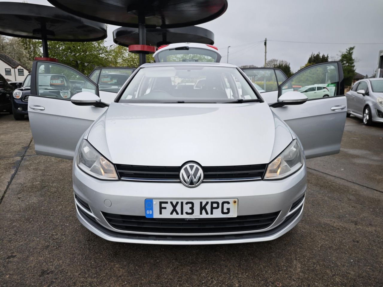 Volkswagen Golf 1.6 TDI BlueMotion Tech S Euro 5 (s/s) 5dr - Picture 4 of 19