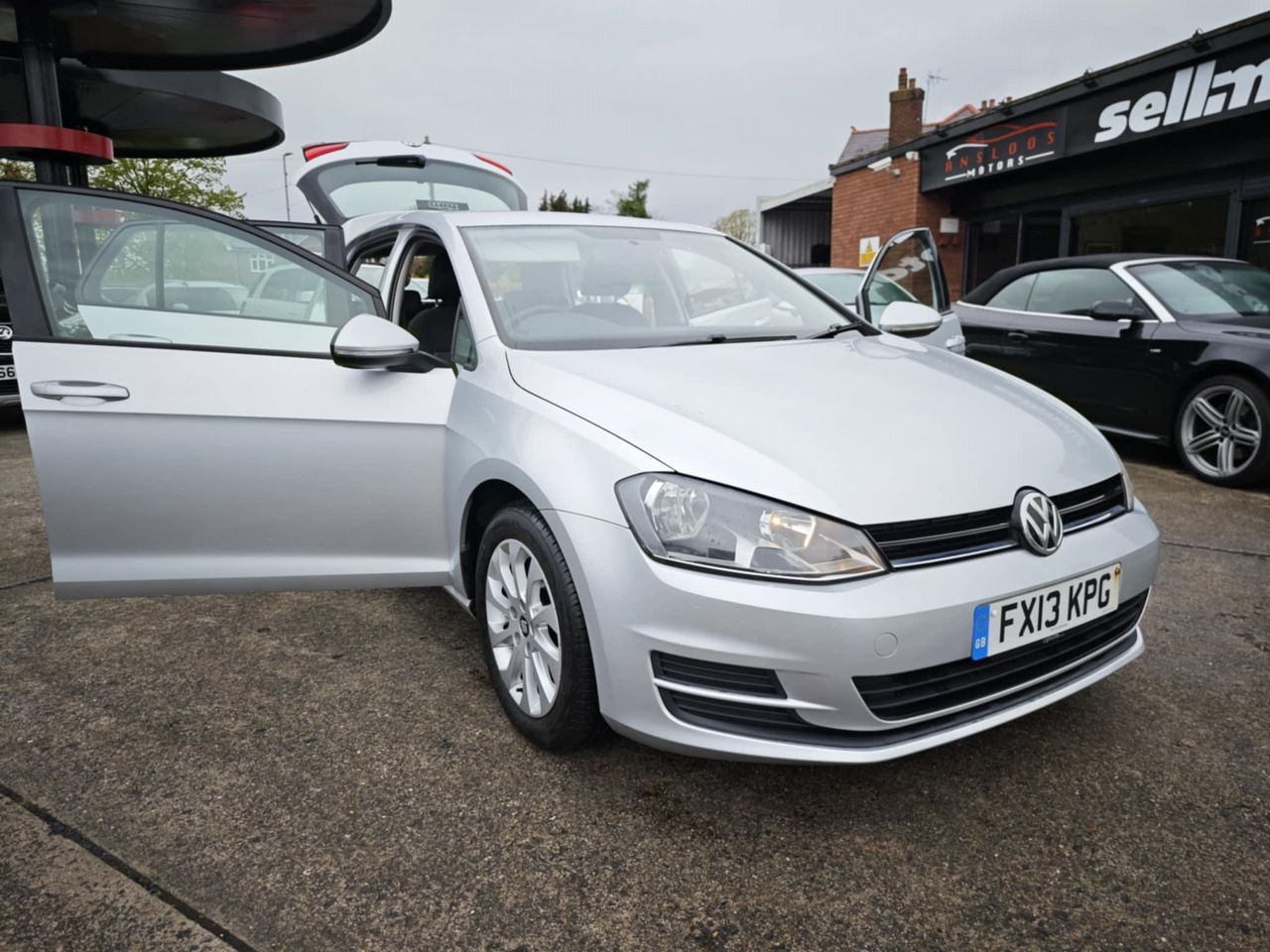 Volkswagen Golf 1.6 TDI BlueMotion Tech S Euro 5 (s/s) 5dr - Picture 6 of 19