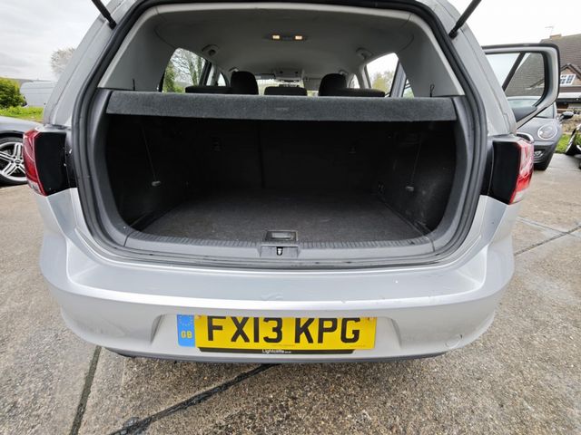 Volkswagen Golf 1.6 TDI BlueMotion Tech S Euro 5 (s/s) 5dr (2013) - Picture 7