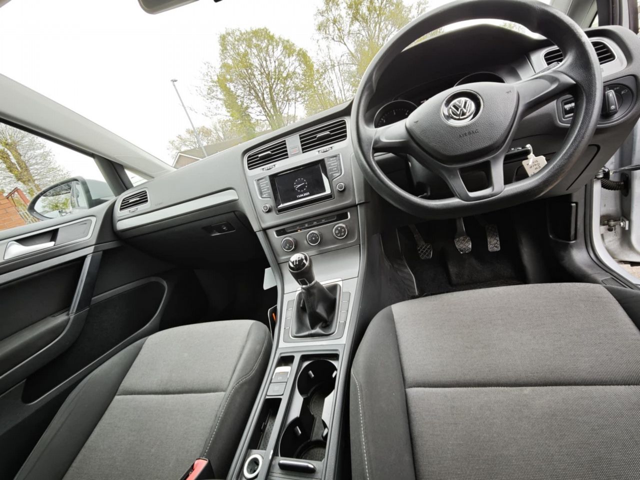 Volkswagen Golf 1.6 TDI BlueMotion Tech S Euro 5 (s/s) 5dr - Picture 9 of 19