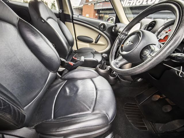 MINI Countryman 1.6 Cooper Euro 5 (s/s) 5dr (2011) - Picture 10