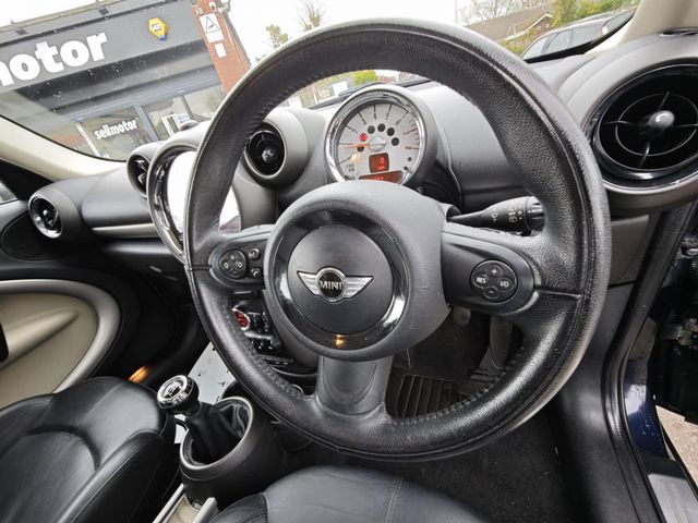 MINI Countryman 1.6 Cooper Euro 5 (s/s) 5dr (2011) - Picture 14