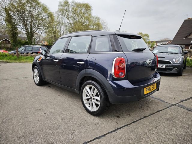 MINI Countryman 1.6 Cooper Euro 5 (s/s) 5dr (2011) - Picture 3