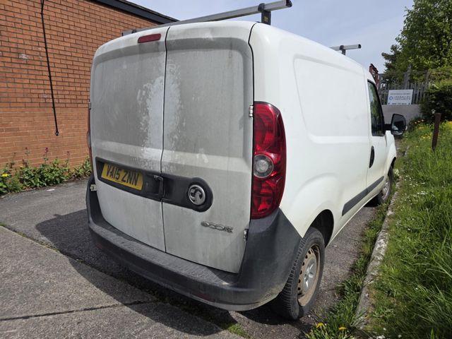 Vauxhall Combo 1.3 CDTi 2000 ecoFLEX 16v FWD L1 H1 (s/s) 3dr (2015) - Picture 11