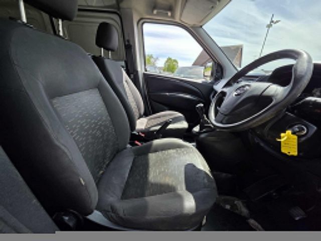 Vauxhall Combo 1.3 CDTi 2000 ecoFLEX 16v FWD L1 H1 (s/s) 3dr (2015) - Picture 13